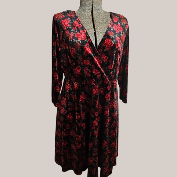 torrid Dresses & Skirts - Torrid Velvet Faux Wrap Dress 1X